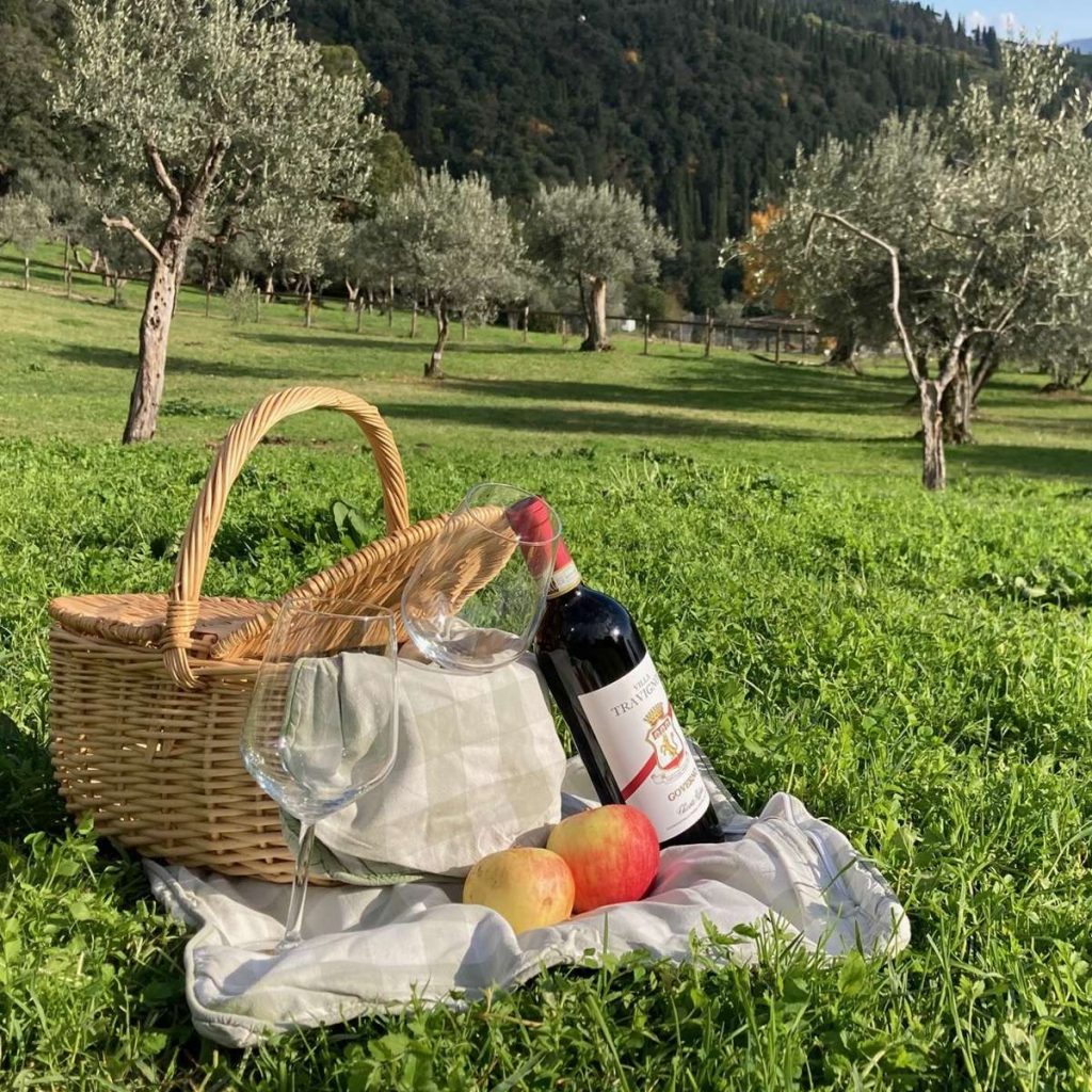 Gite di un giorno in Toscana: vivere il territorio tra natura, tempo e autenticità 1 fattoria-maiano-esperienze_pic-nic-aria-aperta-02