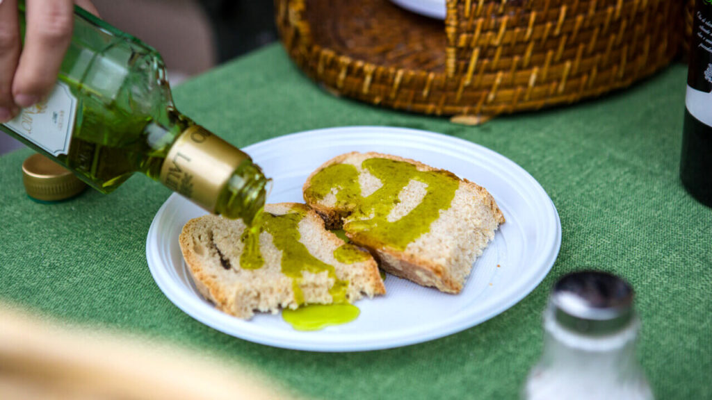 Piatti tipici toscani: viaggio nella vera cucina toscana 2 pane olio e fattoria